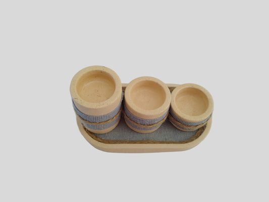 Τριπλό τσιμεντένιο διακοσμητικό ρεσώ σε γκρι φόντο