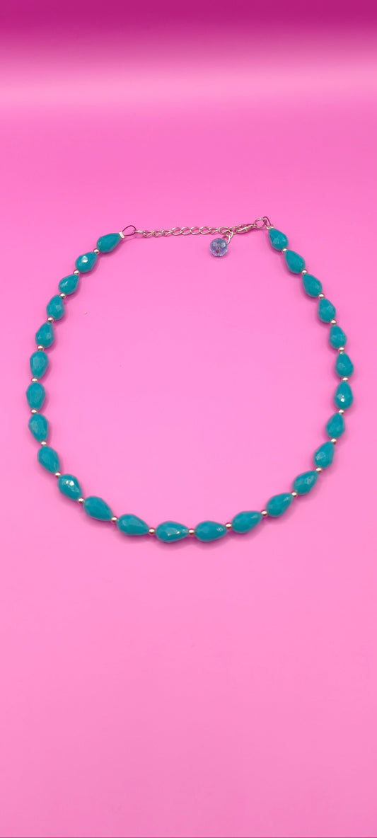 Χειροποίητο κοντό κολιέ με τυρκουάζ χάντρες