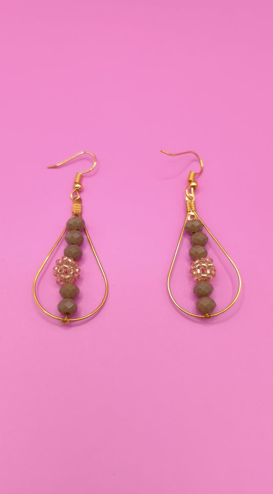 Σκουλαρίκια με γκρι και χρυσές χάντρες