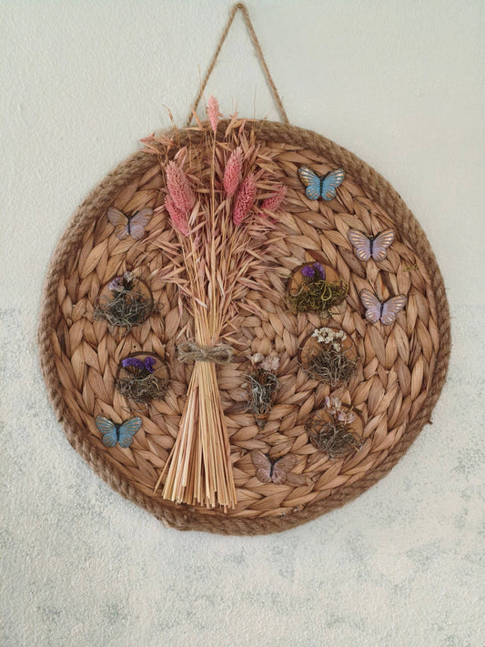 Διακοσμητικό τοίχου με αποξηραμένα λουλούδια, moss και πεταλούδες