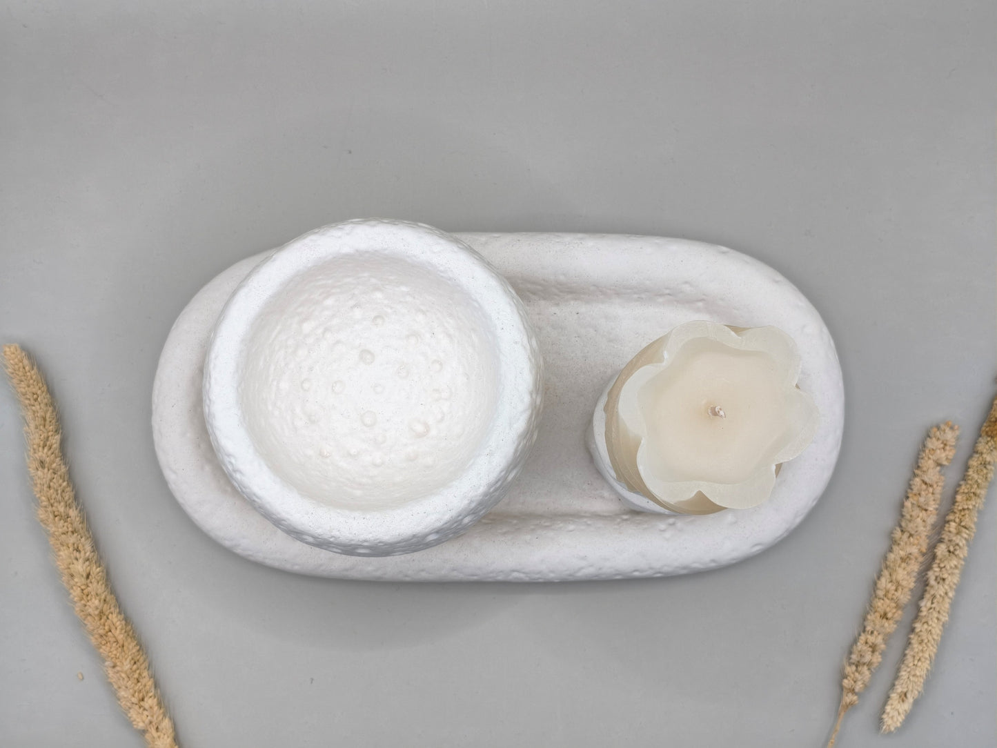 Τσιμεντένιο ρεσώ και κερί σε τσιμεντένια βάση