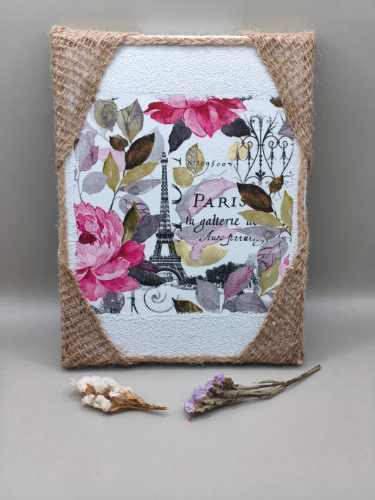 Μικρό καδράκι με ντεκουπάζ χαρτοπετσέτας και σχοινί σε γκρι φόντο