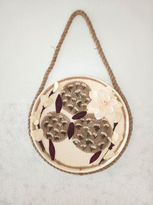 Τσιμεντένιο διακοσμητικό τοίχου με χάρτινα και αποξηραμένα λουλούδια