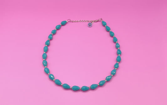 Χειροποίητο κοντό κολιέ με τυρκουάζ χάντρες