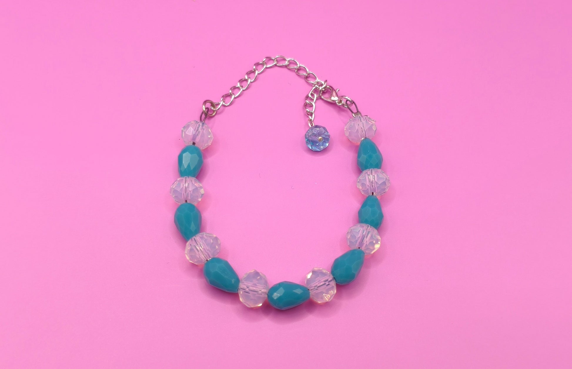 Βραχιόλι με τυρκουάζ και διάφανες χάντρες