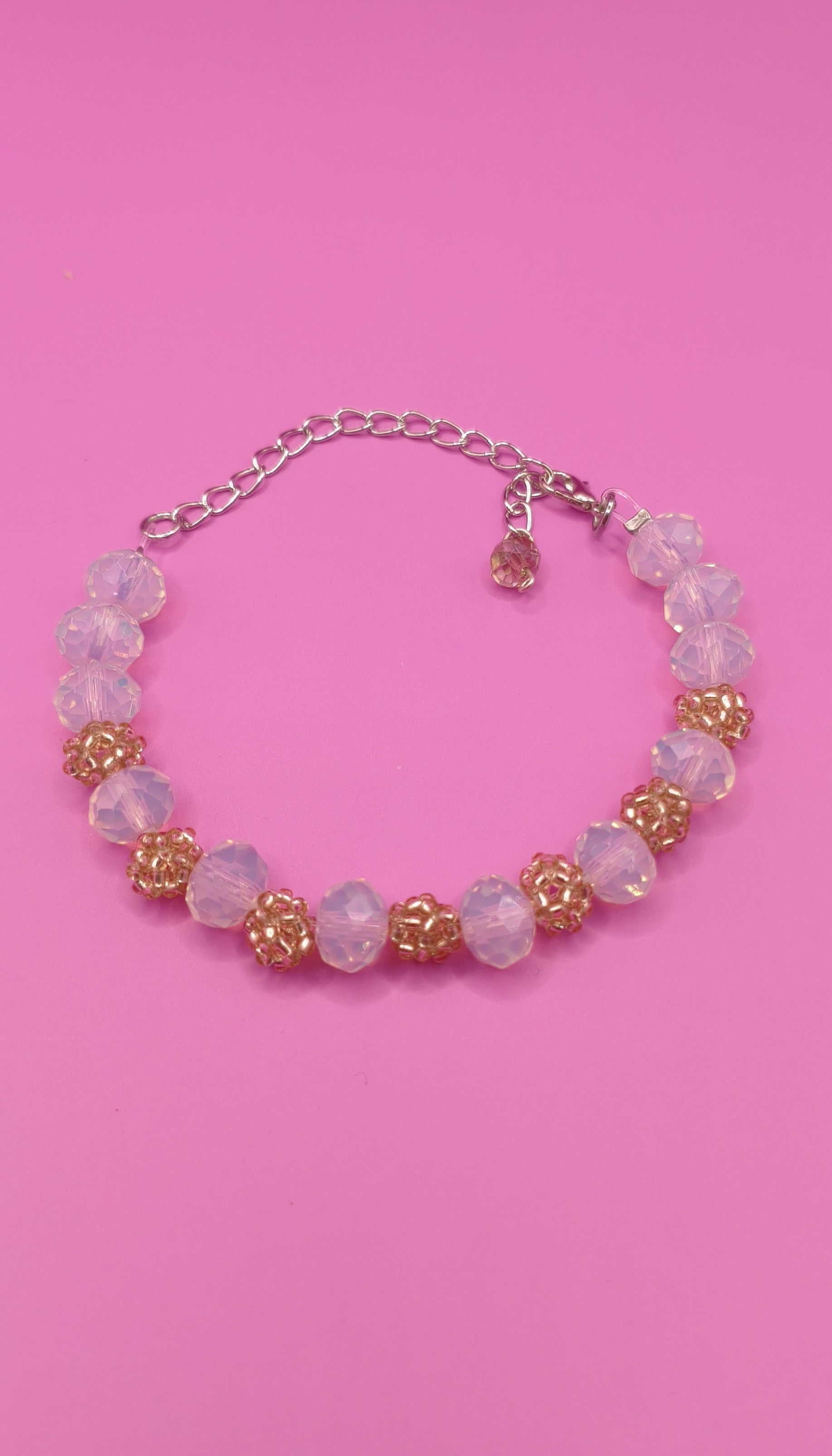 Βραχιόλι με διάφανες και χρυσές χάντρες