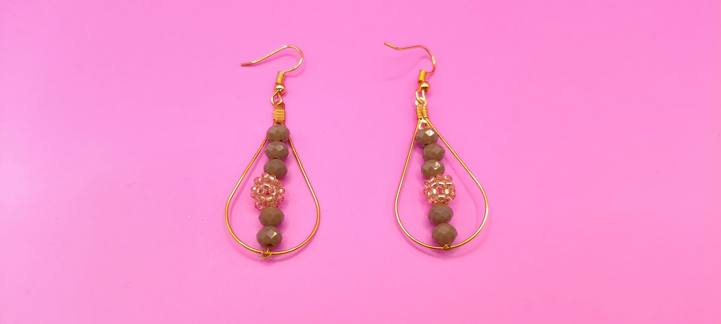 Σκουλαρίκια με γκρι και χρυσές χάντρες