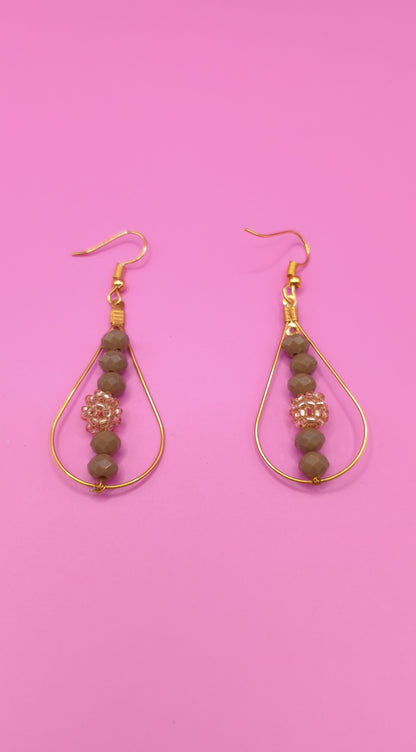 Σκουλαρίκια με γκρι και χρυσές χάντρες