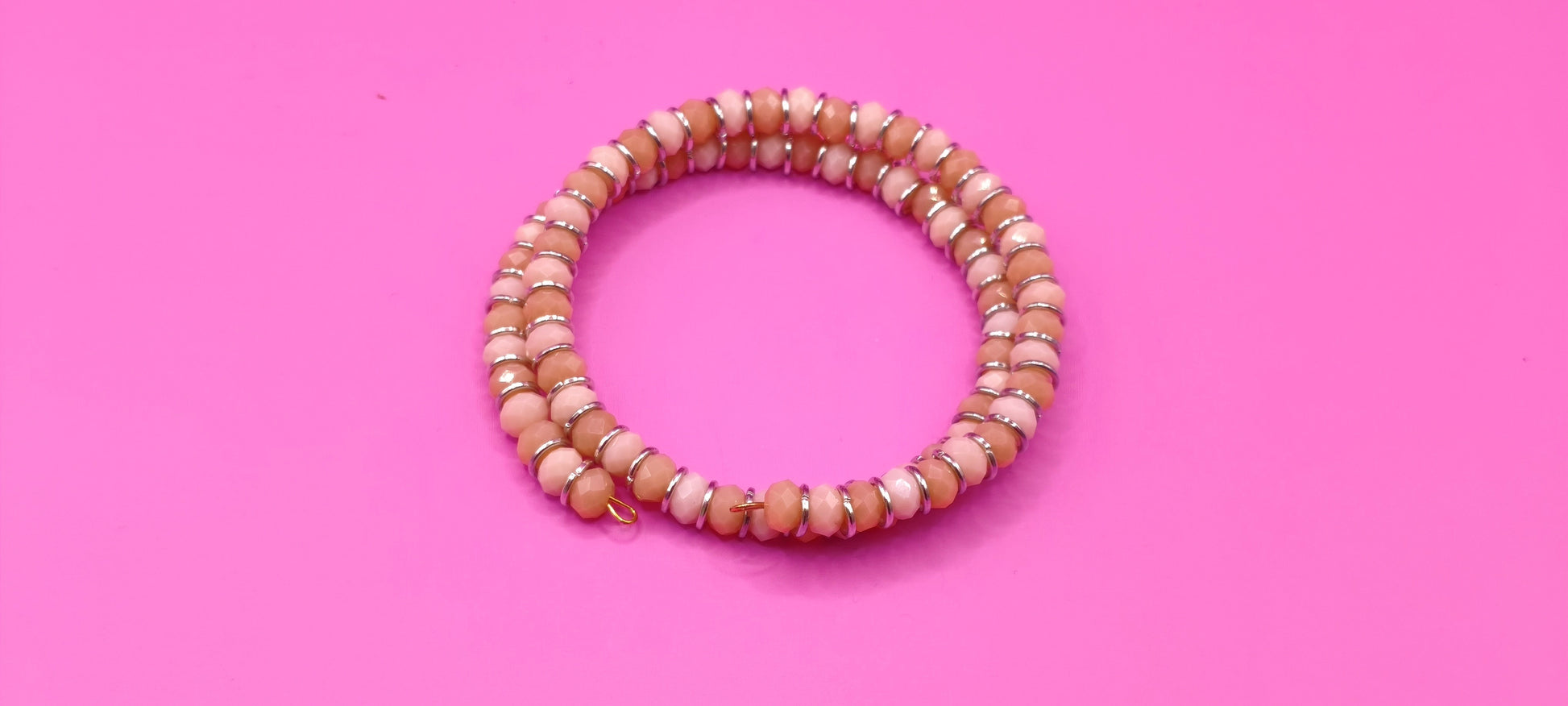 Χειροποίητο βραχιόλι με εκρού και άσπρες χάντρες