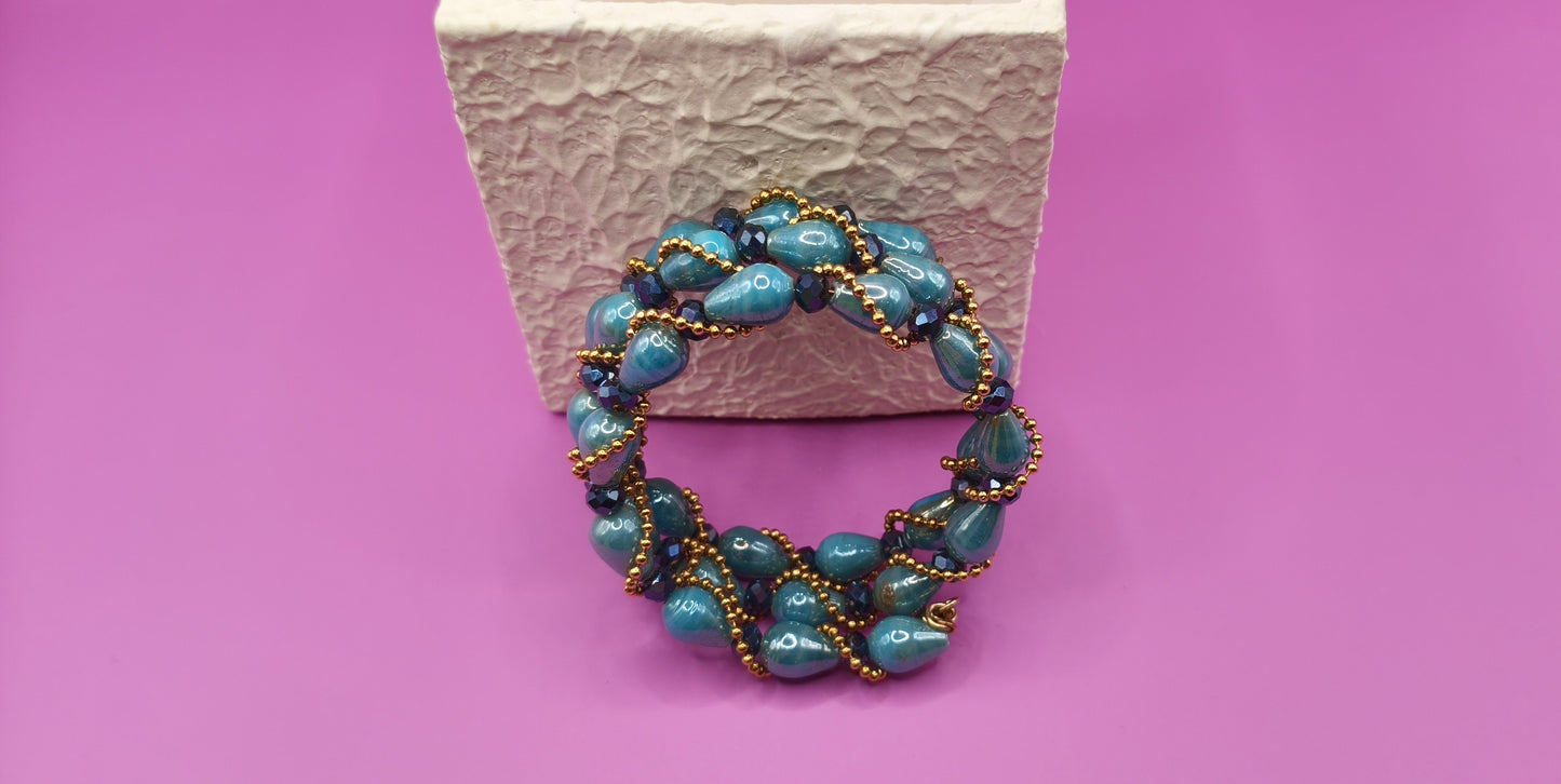 Χειροποίητο βραχιόλι με μαύρες και γαλαζιες χάντρες