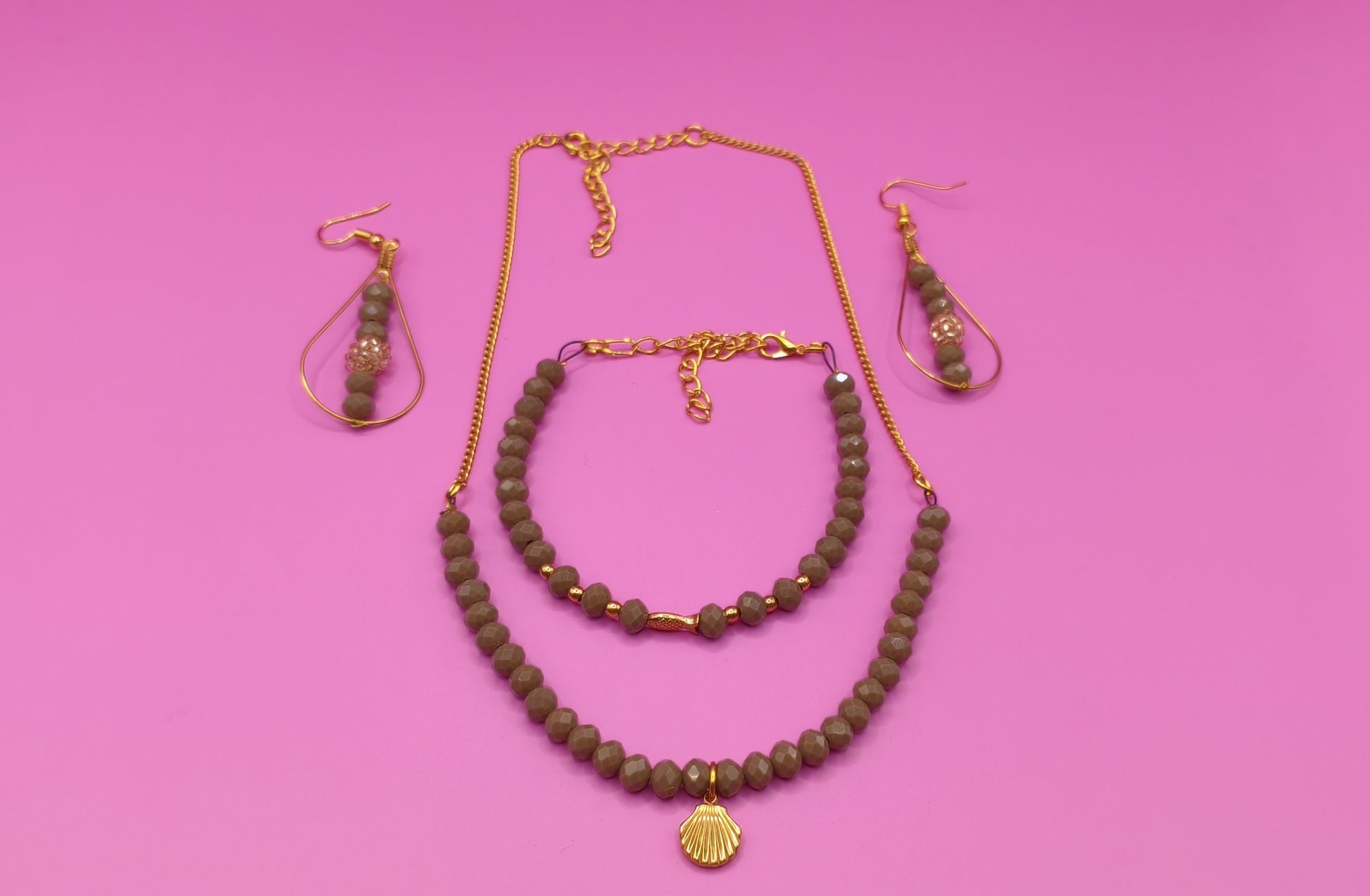 Σετ κολιέ βραχιόλι σκουλαρίκια με γκρι γυαλιστερές χάντρες