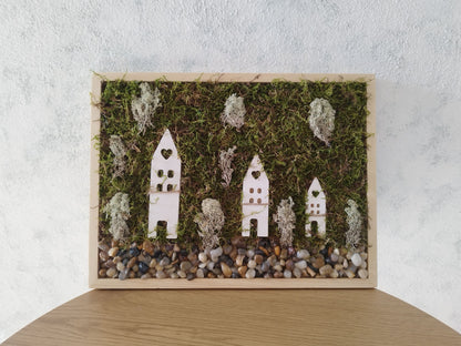 Μίνι τοπίο σε καδράκι πάνω σε ξύλινο τραπεζάκι