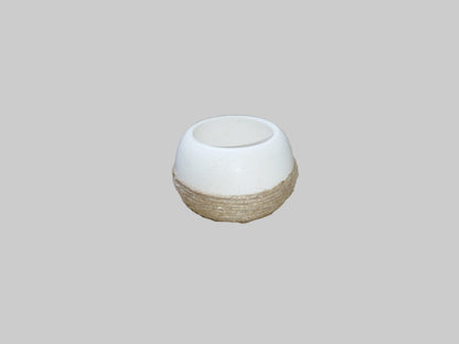 Τσιμεντένιο στρογγυλό ρεσώ με σχοινί σε γκρι φόντο