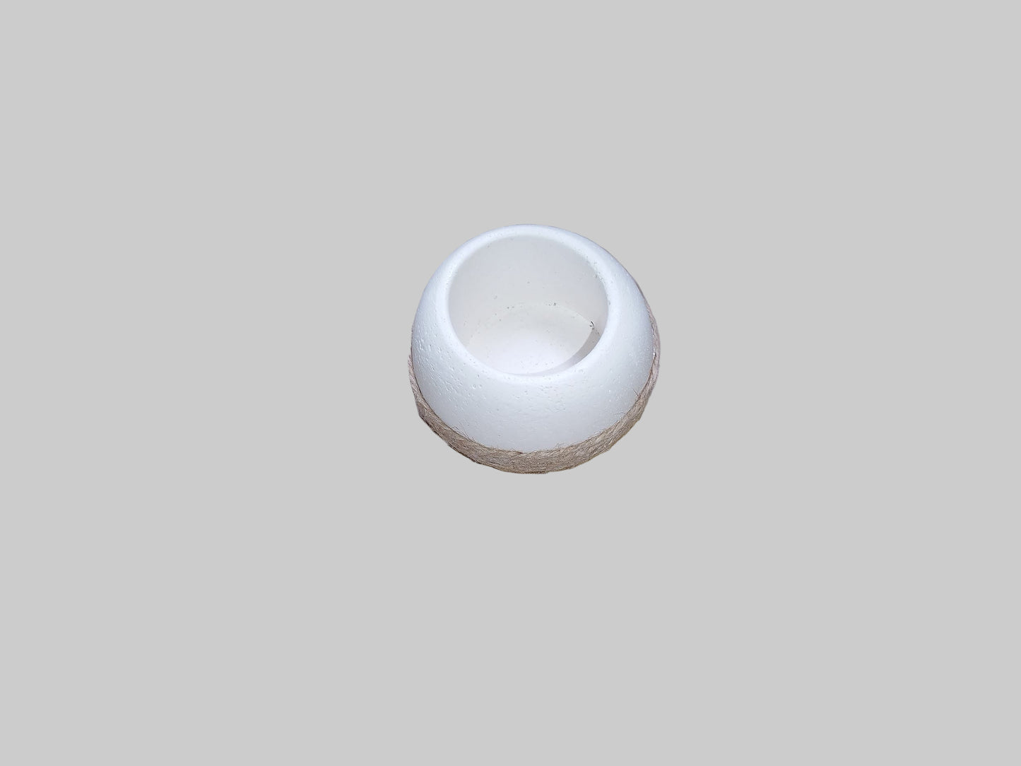 Τσιμεντένιο στρογγυλό ρεσώ με σχοινί σε γκρι φόντο απο την πάνω πλευρά