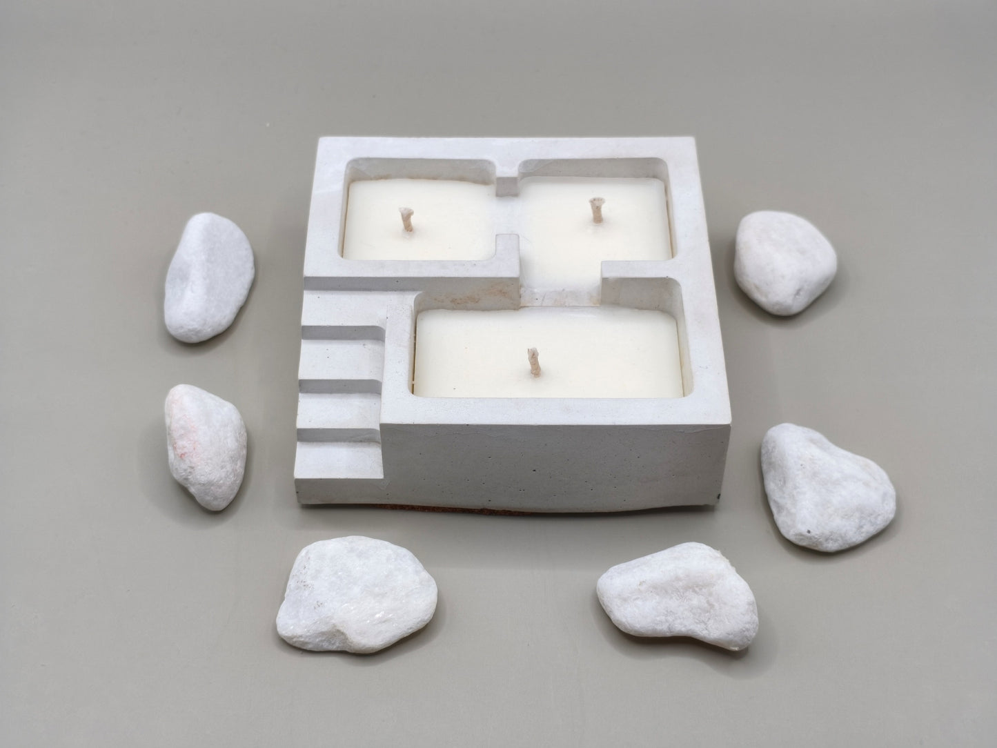 Τριπλό κερί σόγιας σε τσιμεντένιο δοχείο