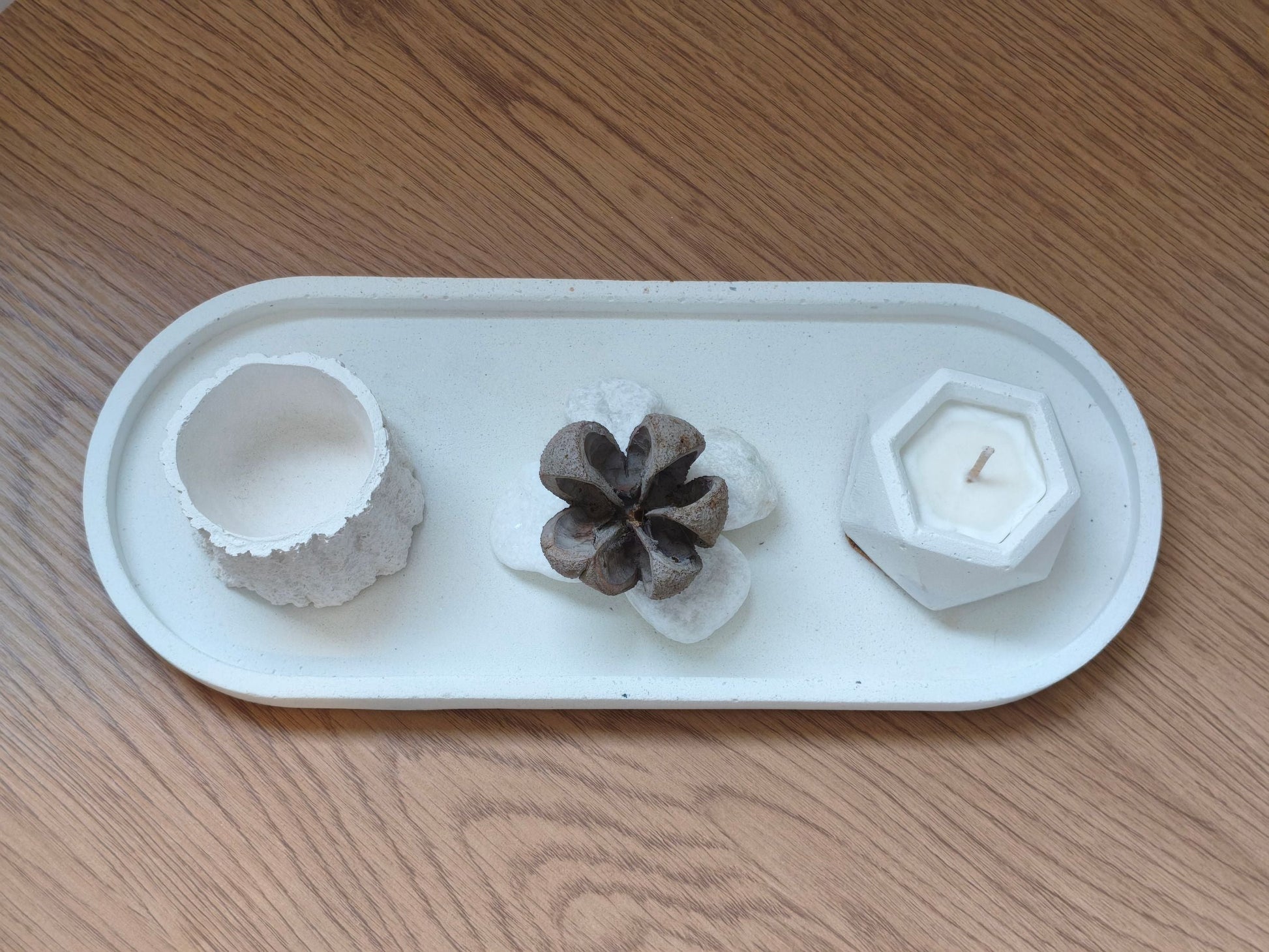 Διακοσμητικό με κερί σόγιας και θήκη για ρεσώ σε τσιμεντένια βάση απο την επάνω πλευρά