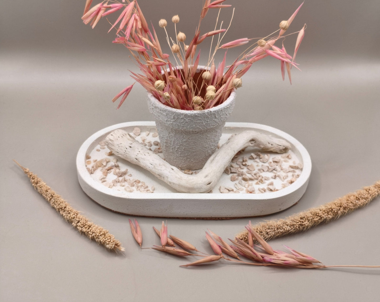 Διακοσμητικό τσιμεντένιο πιατάκι με γλάστρα