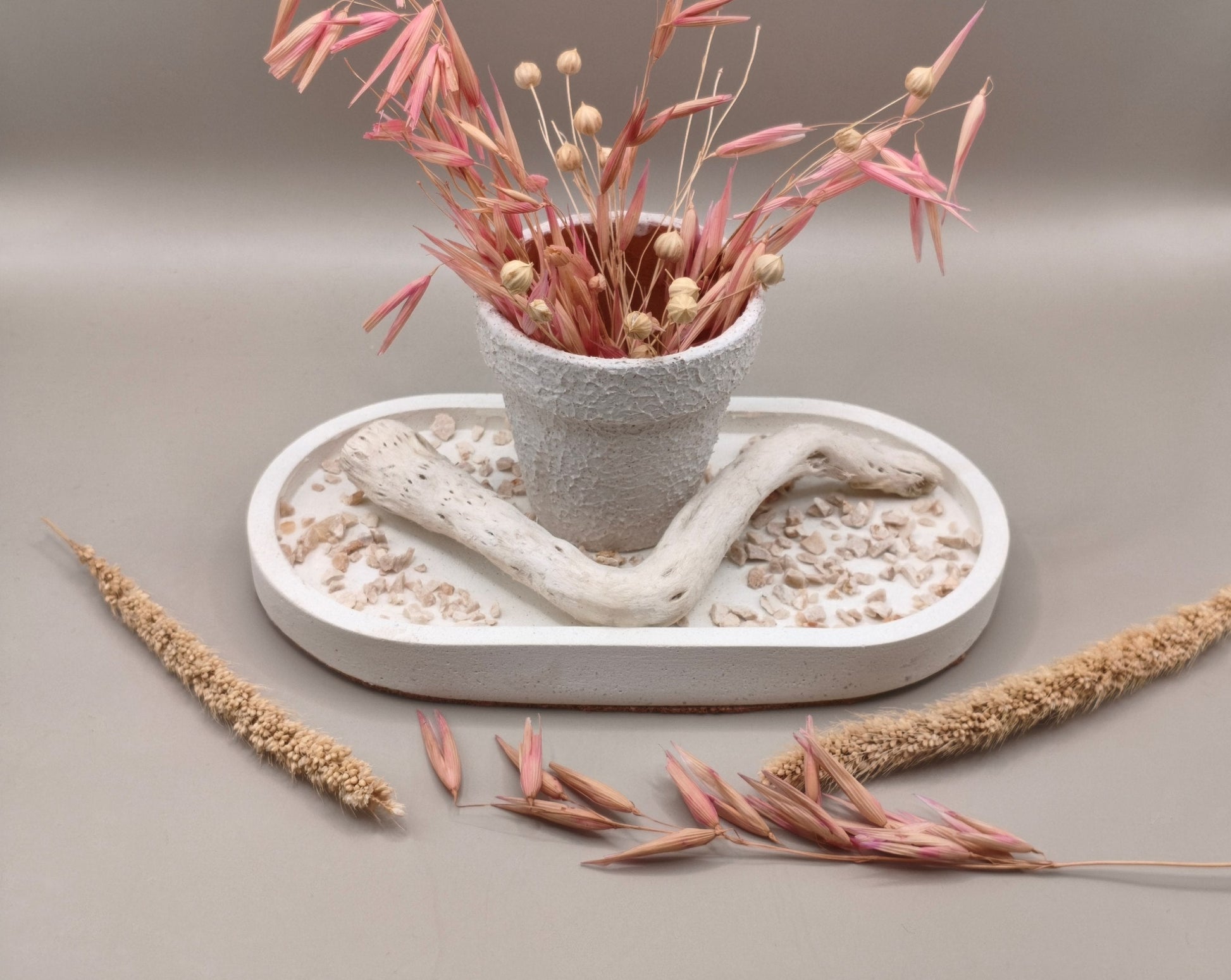 Διακοσμητικό τσιμεντένιο πιατάκι με γλάστρα