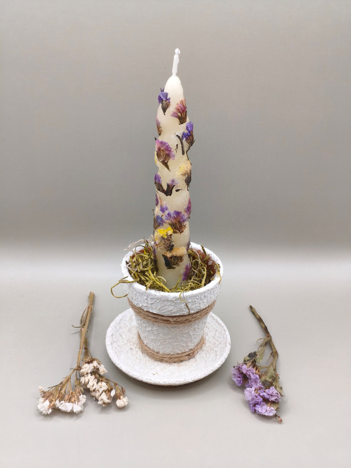 Τσιμεντένιο πιατάκι με κεραμική γλαστρούλα moss και κερί με αποξηραμένα λουλούδια