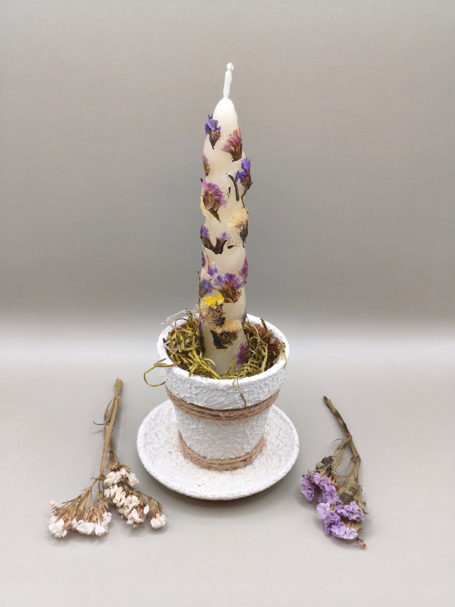 Τσιμεντένιο πιατάκι με κεραμική γλαστρούλα moss και κερί με αποξηραμένα λουλούδια