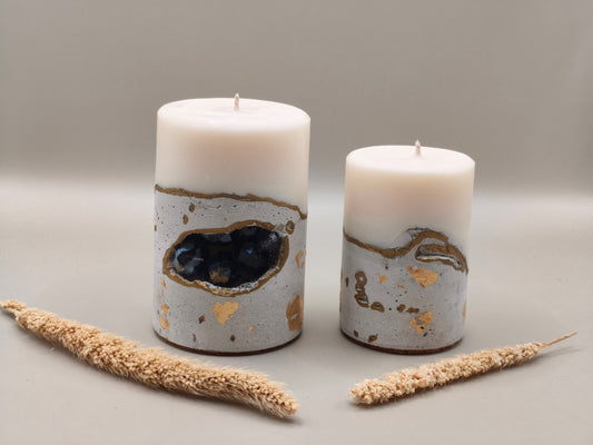 Κεριά σόγιας μεγάλου μεγέθους με τσιμεντένια βάση και μωβ χαντρες