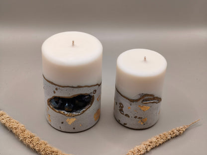 Κεριά σόγιας μεγάλου μεγέθους με τσιμεντένια βάση και μωβ χαντρες