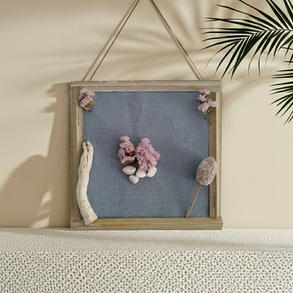  Φυσικό χειροποίητο κρεμαστό με ξύλα και αποξηραμένα λουλούδια κρεμασμένο σε τοίχο