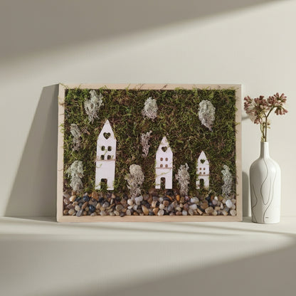 Μίνι τοπίο σε καδράκι σε λευκή επιφάνεια