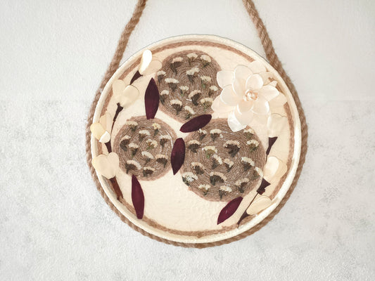 Τσιμεντένιο διακοσμητικό τοίχου με χάρτινα και αποξηραμένα λουλούδια